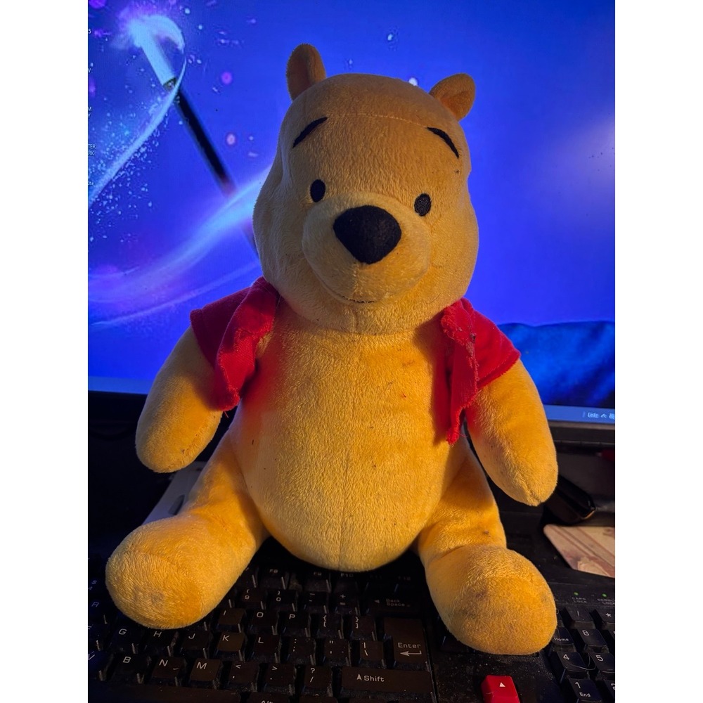 VINTAGE Disney Classics Large Plush Winnie the Pooh